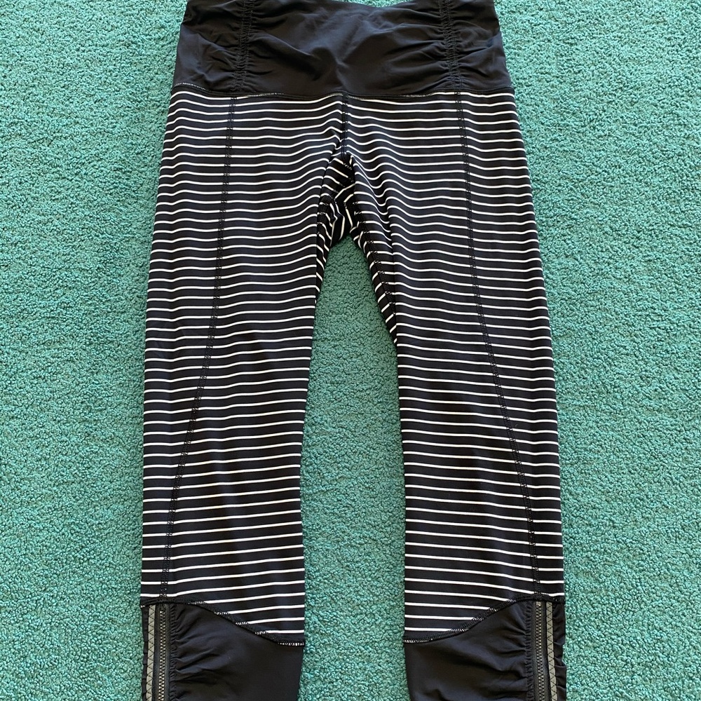 Black & white striped Lululemon capris with zipper